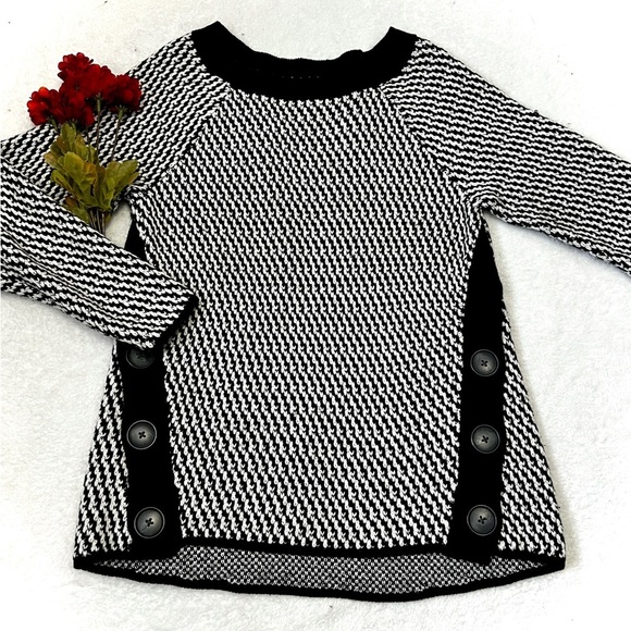 LOFT Sweaters - LOFT Black & White Zig-Zag Side Button Sweater - XS